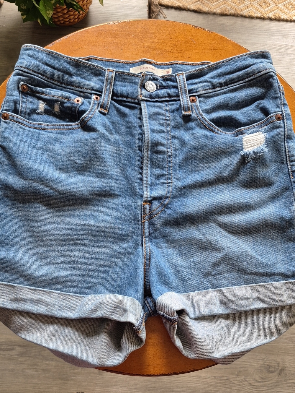 Levi's High-Waisted Wedgie Rolled Hem Denim Shorts - Light Blue. Size 30